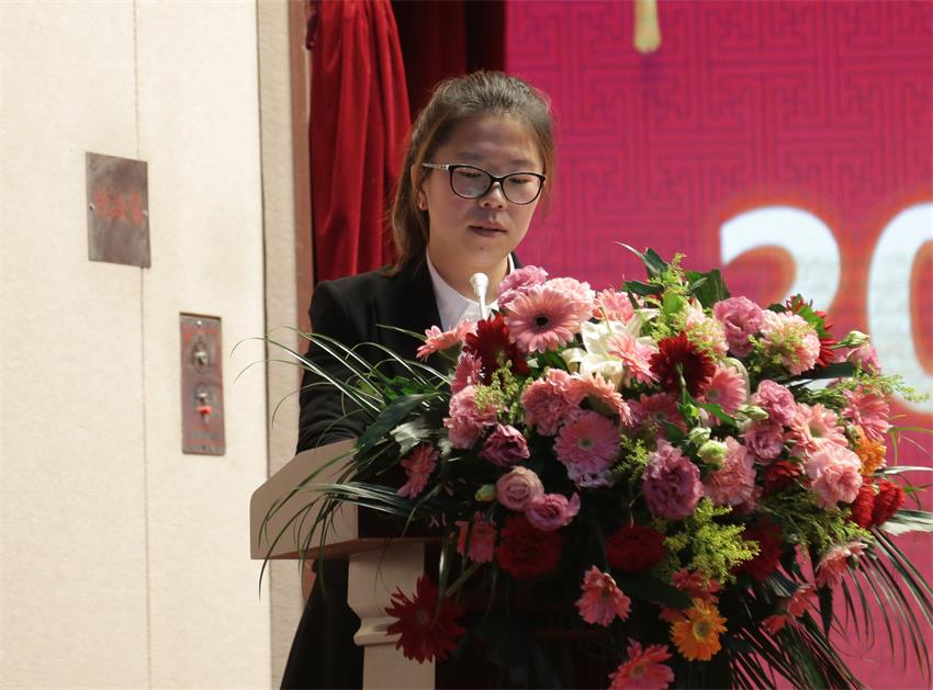 集团执行总裁、江苏hth官方网页入口公司总经理石伟伟同志宣读人事任免决定