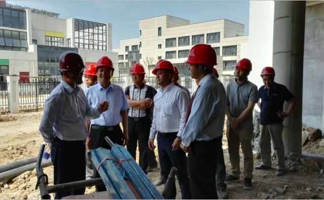 > 走进hth（中国）有限公司官网 > hth（中国）有限公司官网掠影  	 张爱平陪同轨道交通公司董事朱明勇视察工地